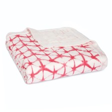 Kuscheldecke Silky Soft Dream Blanket 'Berry Shibori' von aden+anais